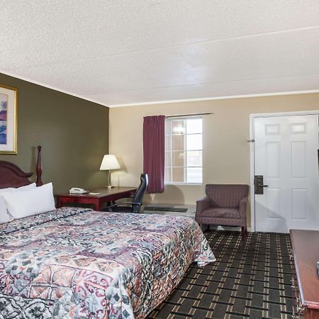 Days Inn By Wyndham Lenoir City Bagian luar foto