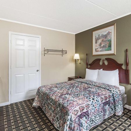 Days Inn By Wyndham Lenoir City Bagian luar foto