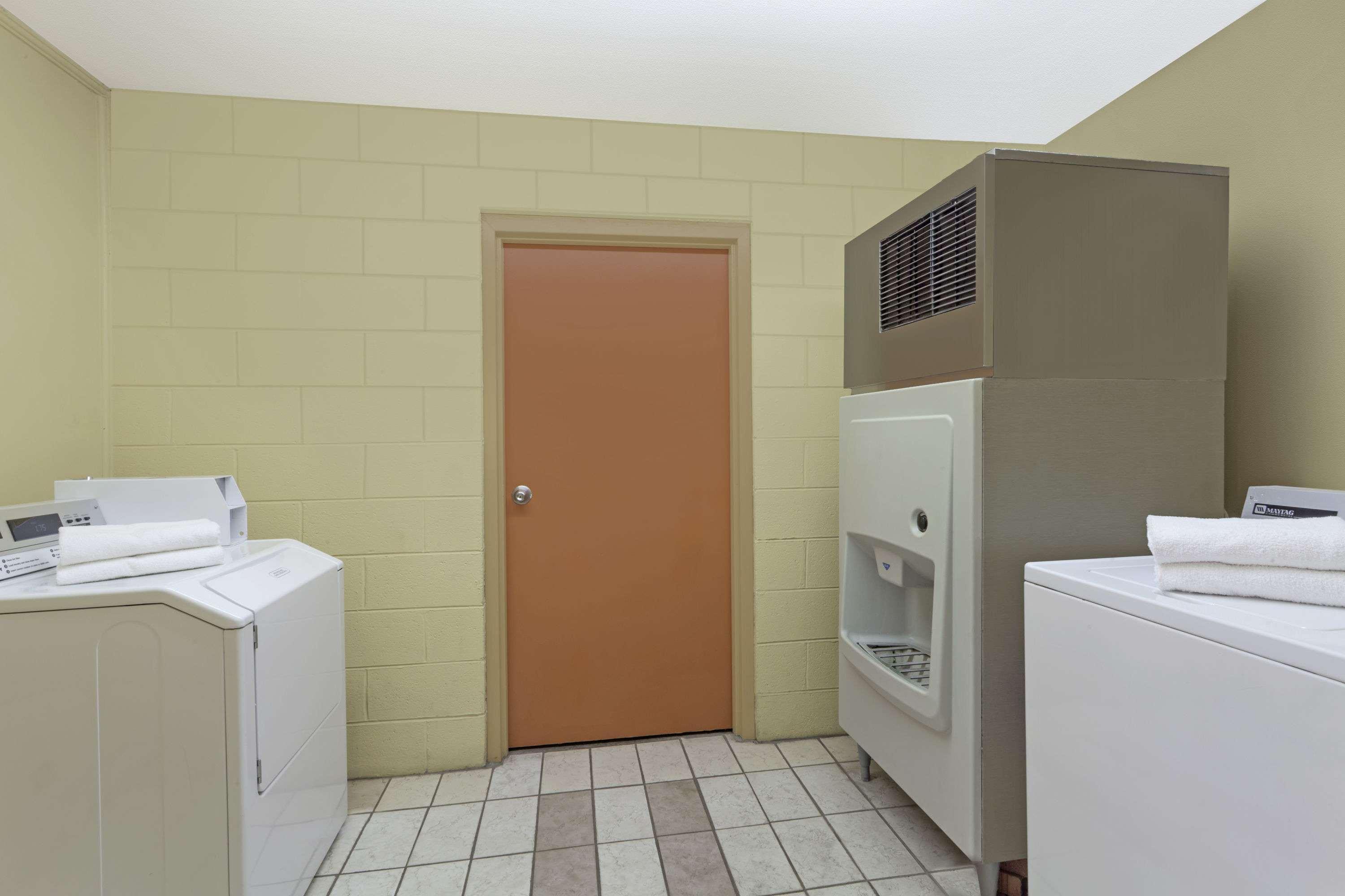 Days Inn By Wyndham Lenoir City Bagian luar foto