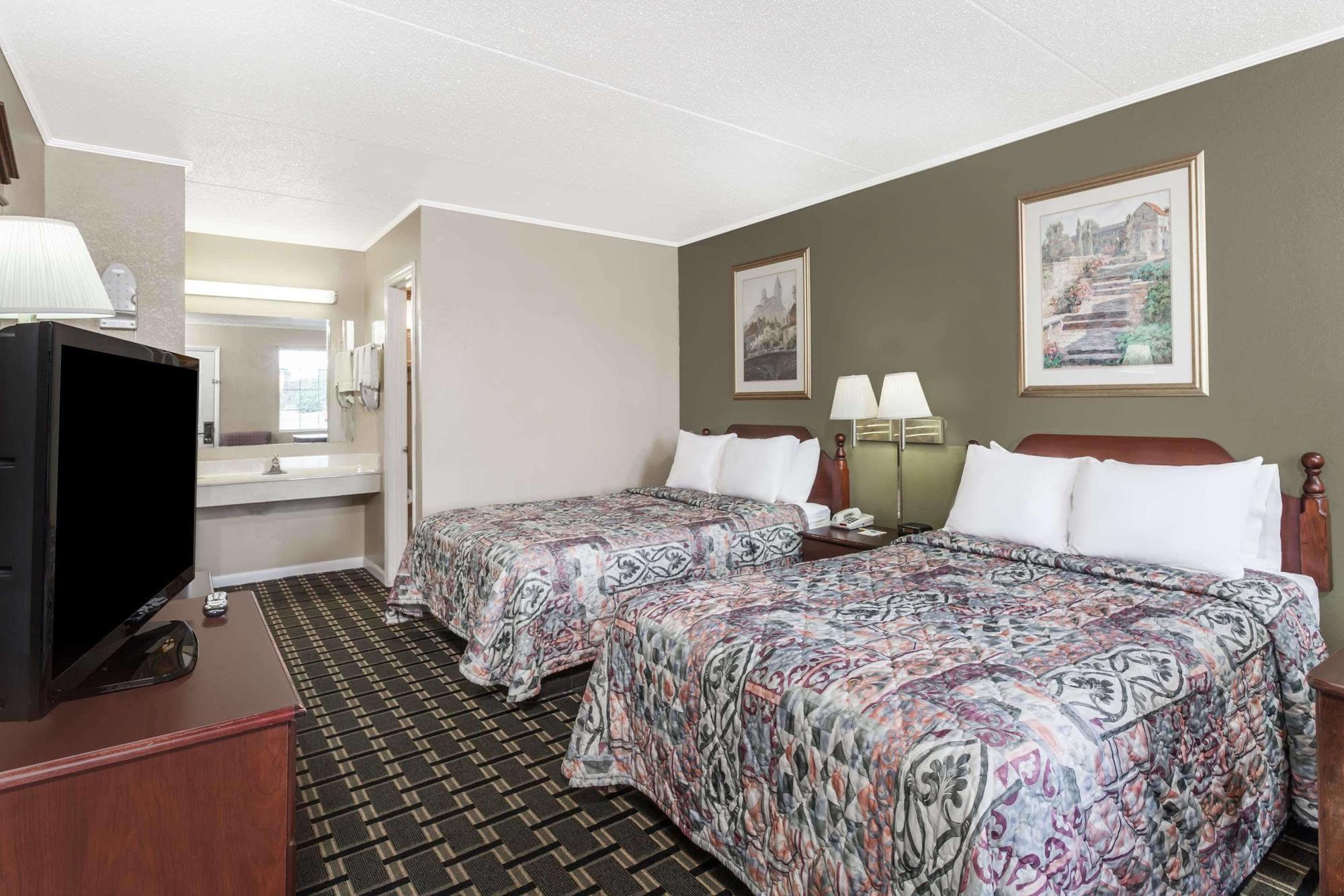 Days Inn By Wyndham Lenoir City Bagian luar foto
